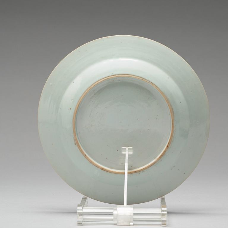 TALLRIKAR, sex stycken, samt FAT, kompaniporslin. Qingdynastin, Qianlong (1736-95).
