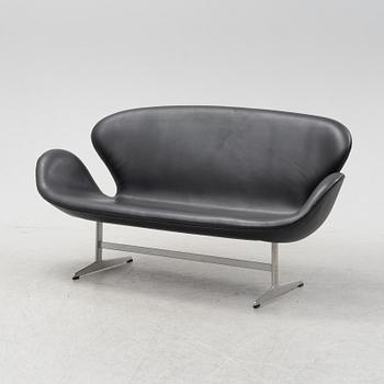 Arne Jacobsen, soffa, "Svanen" Fritz Hansen, Danmark, sent 1900-tal.