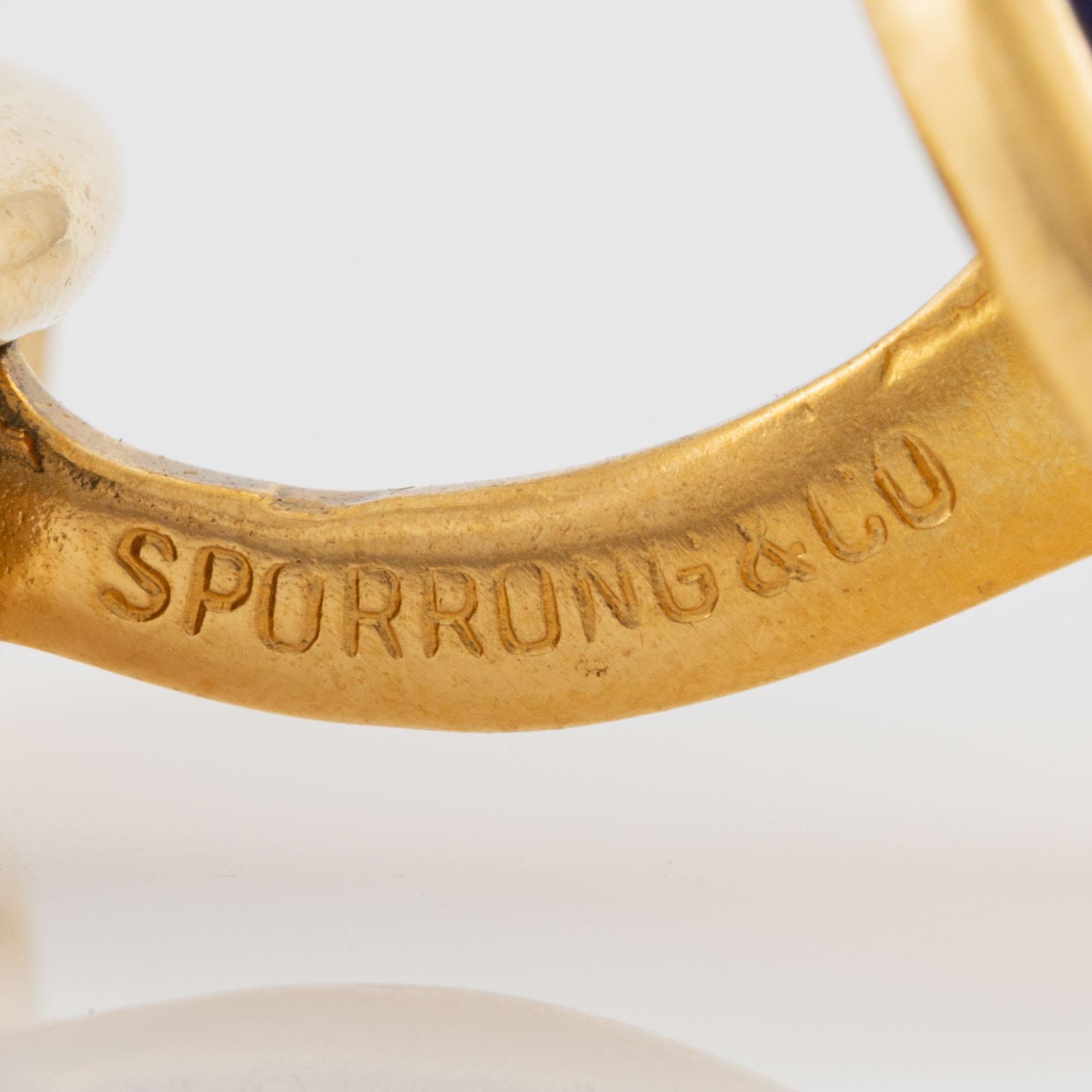 Pin, 18K guld med emalj och diamanter, SAS. Manschettknappar, Sporrong & Co, förgylld metall medföljer.