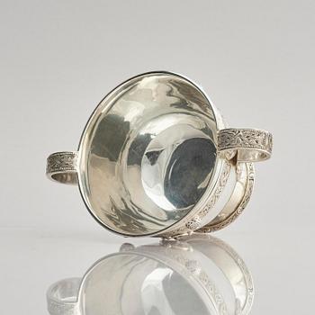 A British early 20th century silver bowl, mark of Lambert & Co (Herbert Charles Lambert), London 1911.