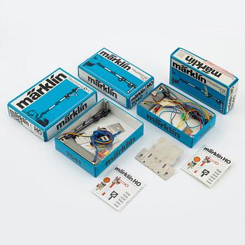 Märklin, övergångar 8 st mm rälstillbehör, spår H0, mestadels i kartonger.