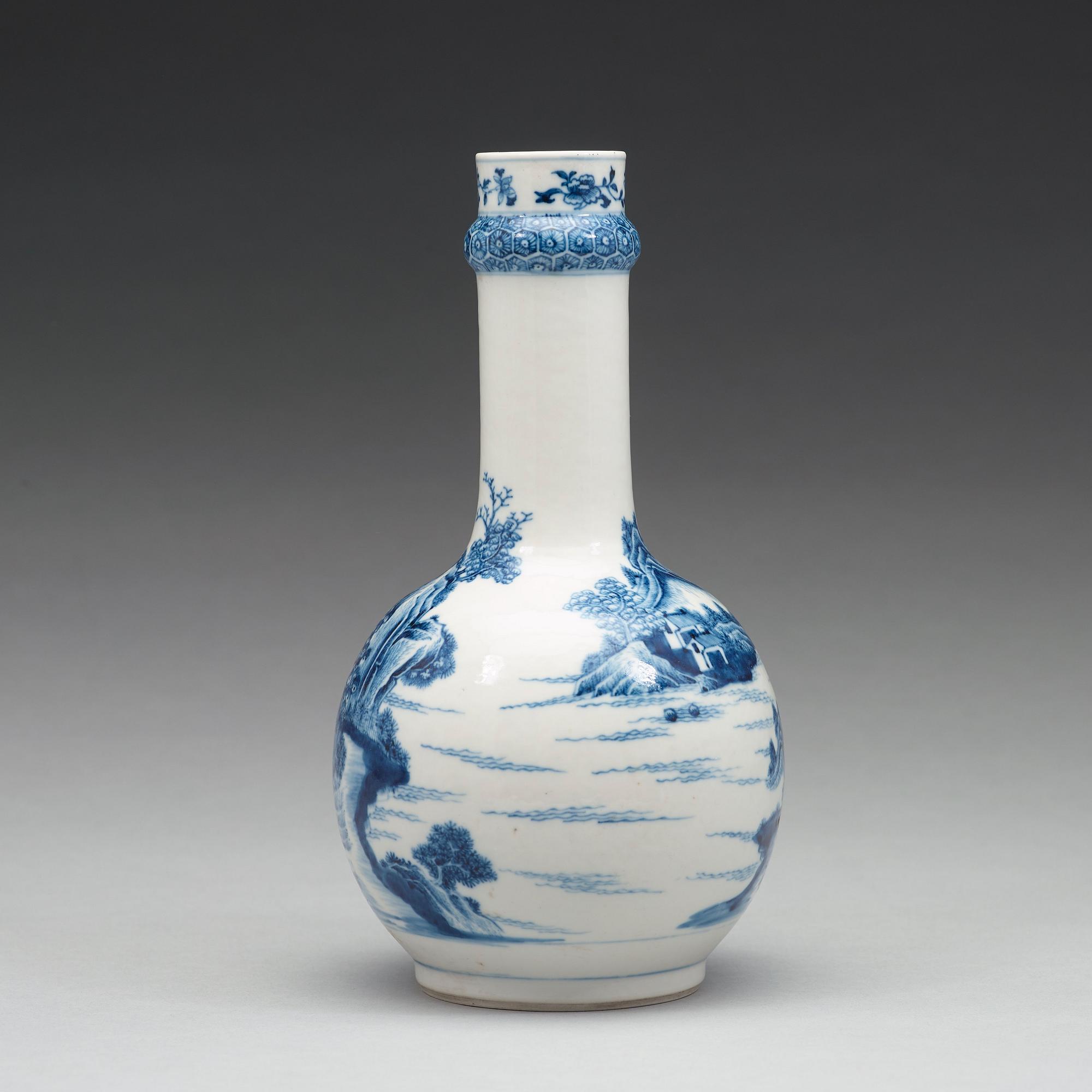 VAS, porslin. Qingdynastin, sent 1700-tal.