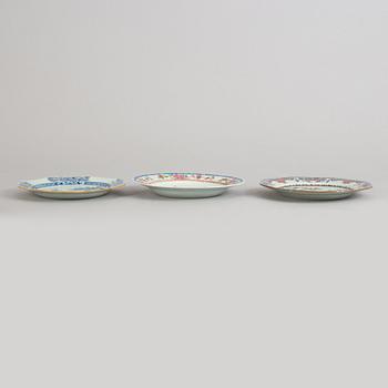 A set of seven (2+2+3) famille rose dishes, Qing dynasty, Qianlong (1736-95).