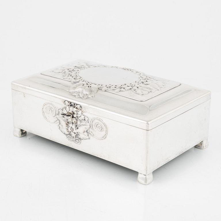 A silver box, CG Hallberg Stockholm 1911.