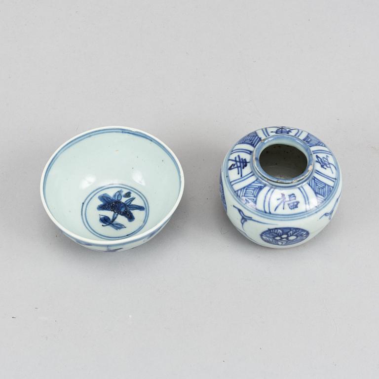 A blue and white jar and vase, Ming dynasty (1368-1644).