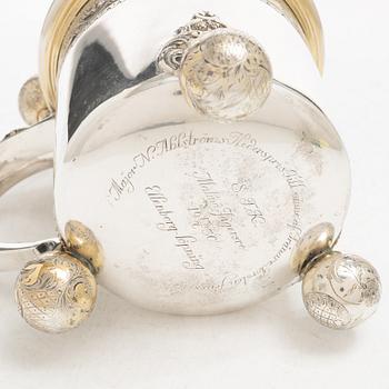 C.G. Hallberg, Dryckeskanna, silver, Stockholm 1928.