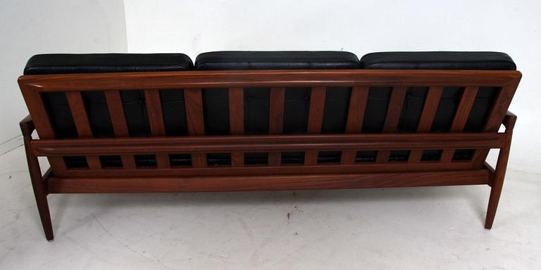 SOFFA MED FÅTÖLJ, design Erik Wörtz för Bröderna Andersson.