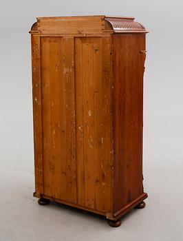 BYRÅ/SKÅP, 1800-talets andra hälft.