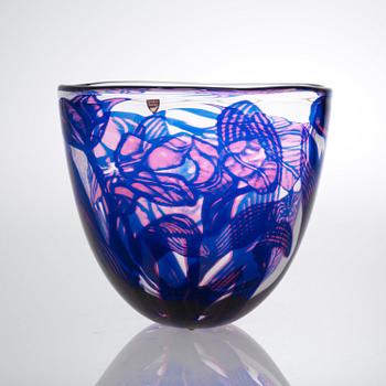An Eva Englund 'graal' glass vase, Orrefors 1989.