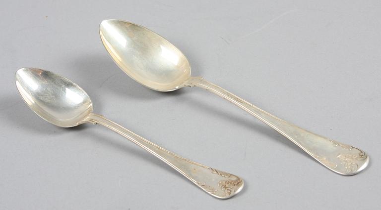 SKEDAR, silver, 6 + 7, modell Fransk Lilja, GAB, Stockholm, 1900-talets första hälft. Tot 694 g.