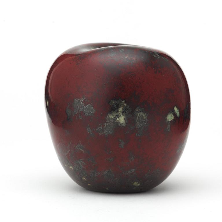 Hans Hedberg, a faience apple, Biot, France.