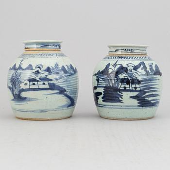 Two blue and white jars with cover, Qing dynasty, 19th Century.