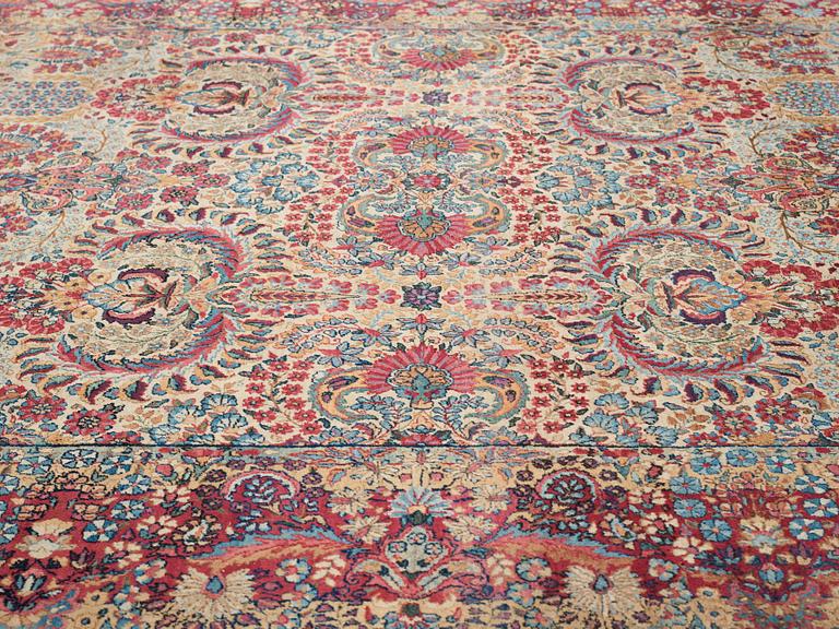 A carpet, a semi-antique Kerman, ca 375-379,5 x 268-271 cm.
