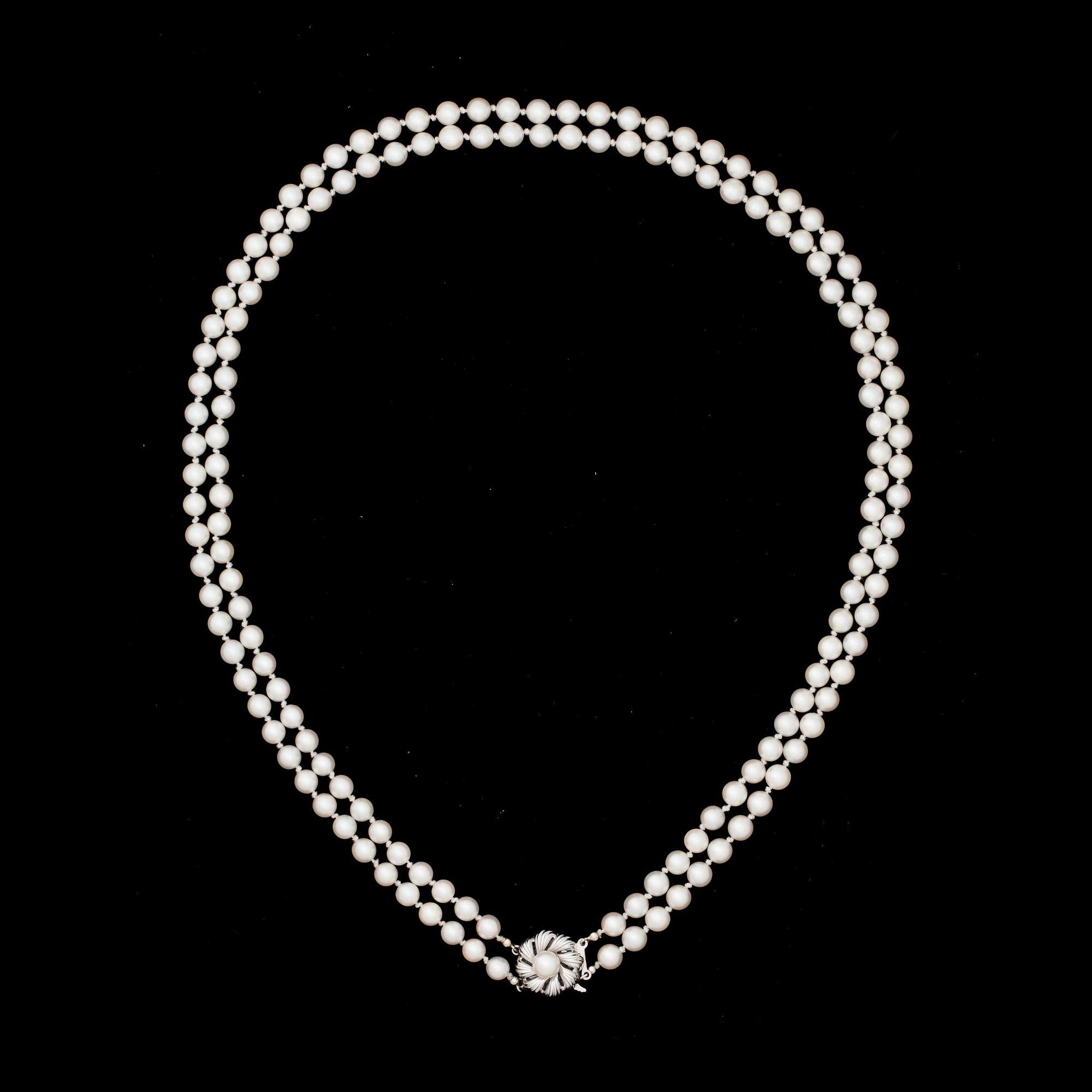 PÄRLCOLLIER, tvåradigt med lås i 18k vitguld.