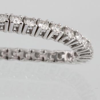 ARMBAND, 18k vitguld med 74 briljantslipade diamanter, 4.03 ct. Vikt 11 g.