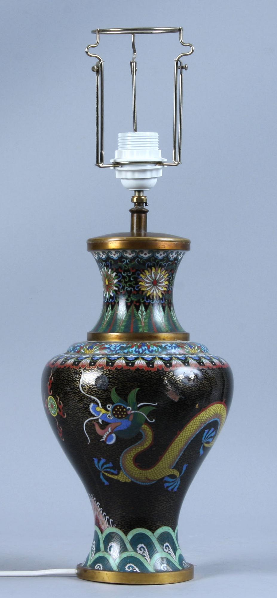 BORDSLAMPA, orientalisk, cloisonne, 1900-talets början.