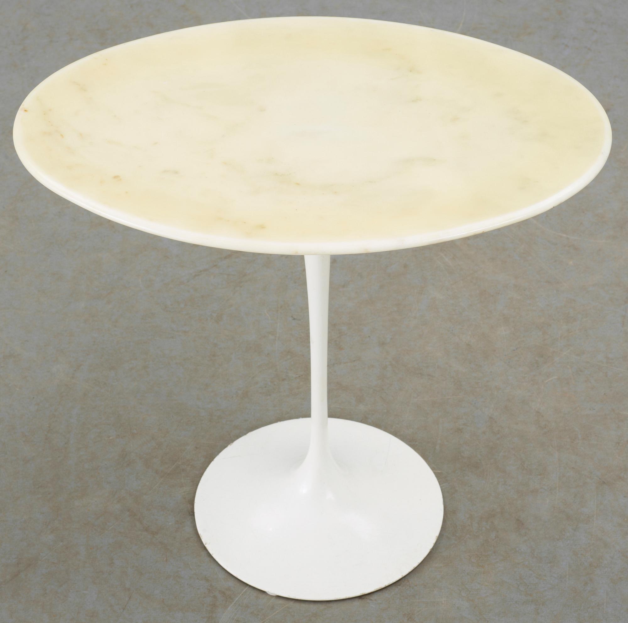 SOFFBORD, "Tulip", Eero Saarinen för Knoll International, USA. 1900-talets andra hälft.