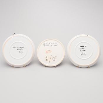 A set of three Wall Plates, signed L.Z. Made in Finland, Kupittaan Savi, 1960s.