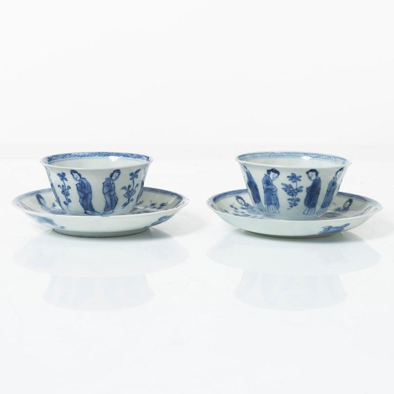 Koppar med fat, 2 stycken samt koppar, 2 stycken. porslin Kina 1700/1800-tal.