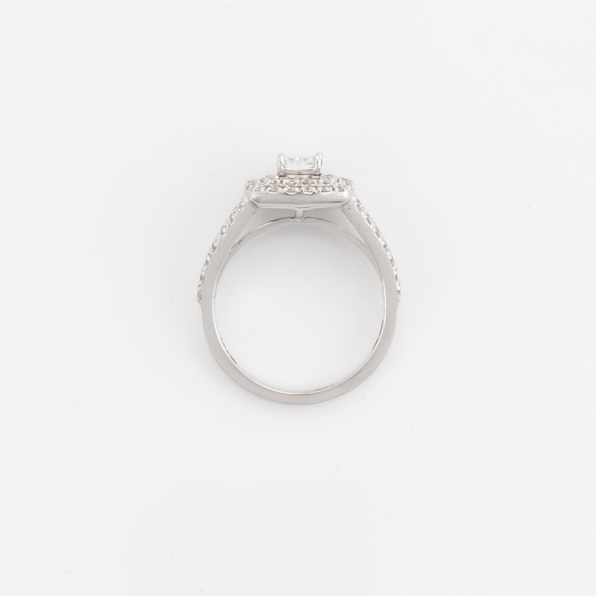 Ring med diamanter, med GIA dossier.