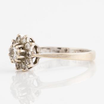 Ring, 18K vitguld med briljantslipade diamanter.