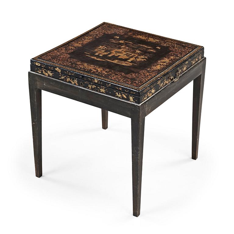 A lacquered table/box with liner, Qing dynasty, 19th Century.