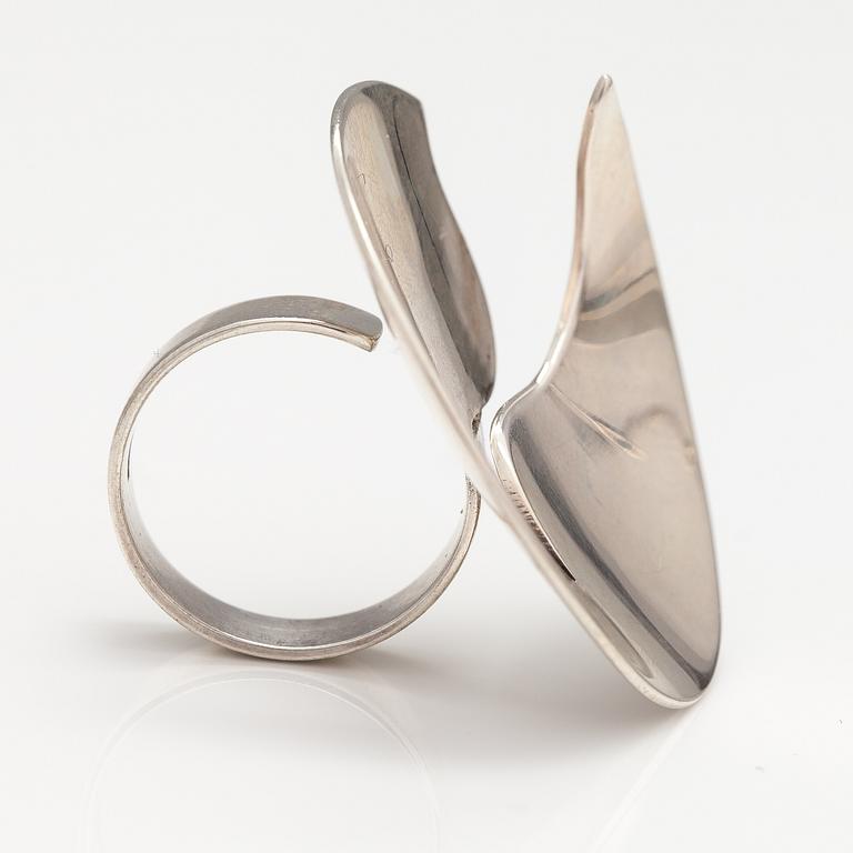 Paula Häiväoja, A sterling silver ring. Pentti Roos, Helsinki 1967.
