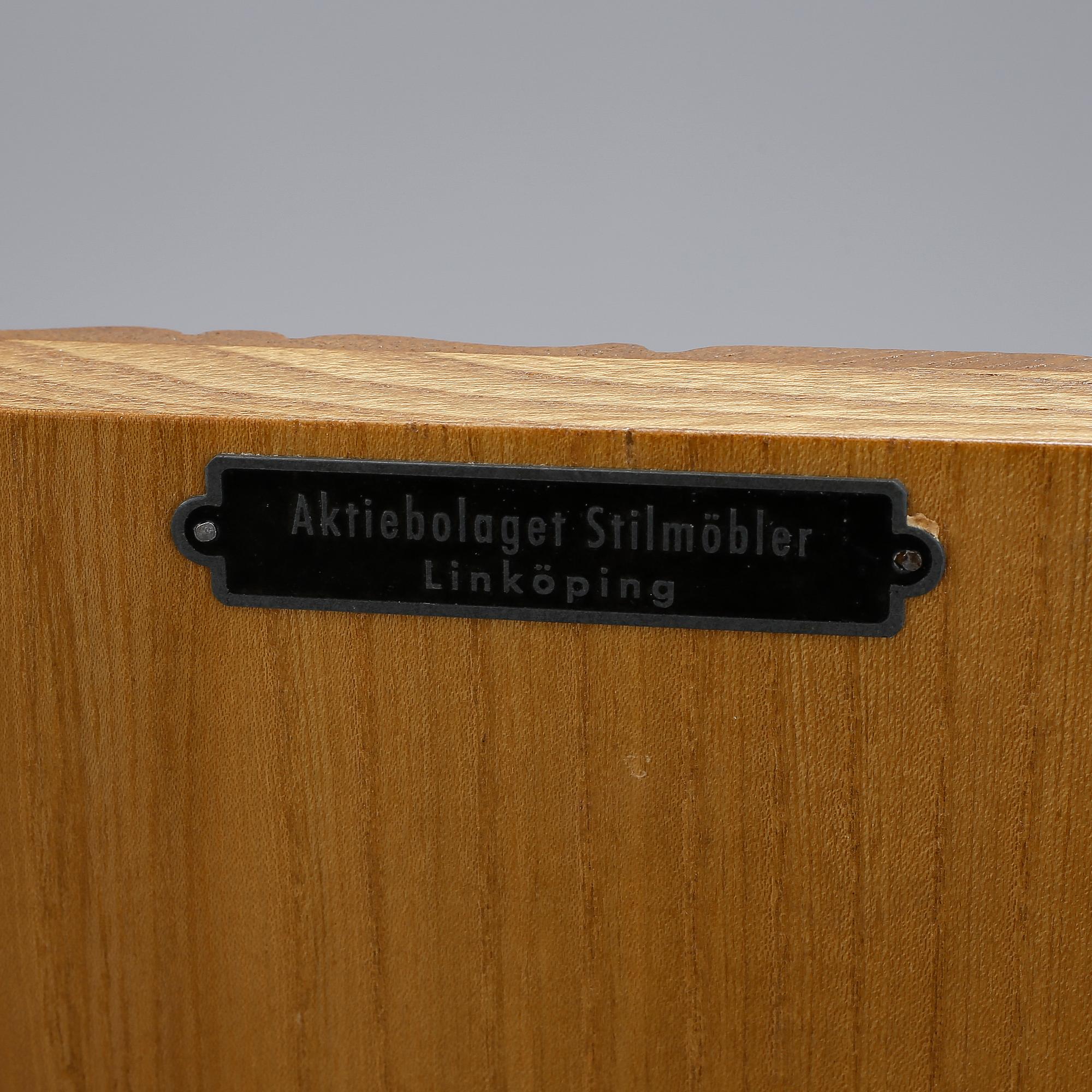 SKÅP, AB Stilmöbler, Linköping, omkring 1900-talets mitt.