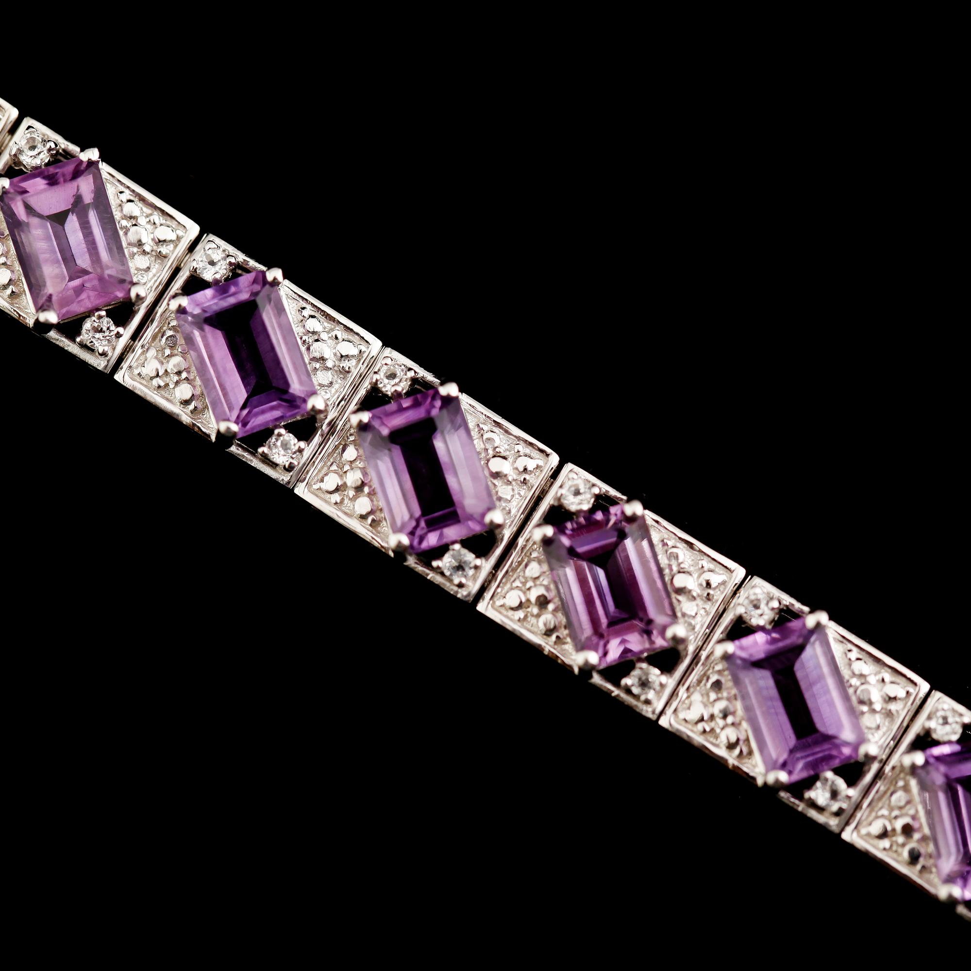 ARMBAND, sterlingsilver, ametister och vita safirer tot ca 22.00 ct.