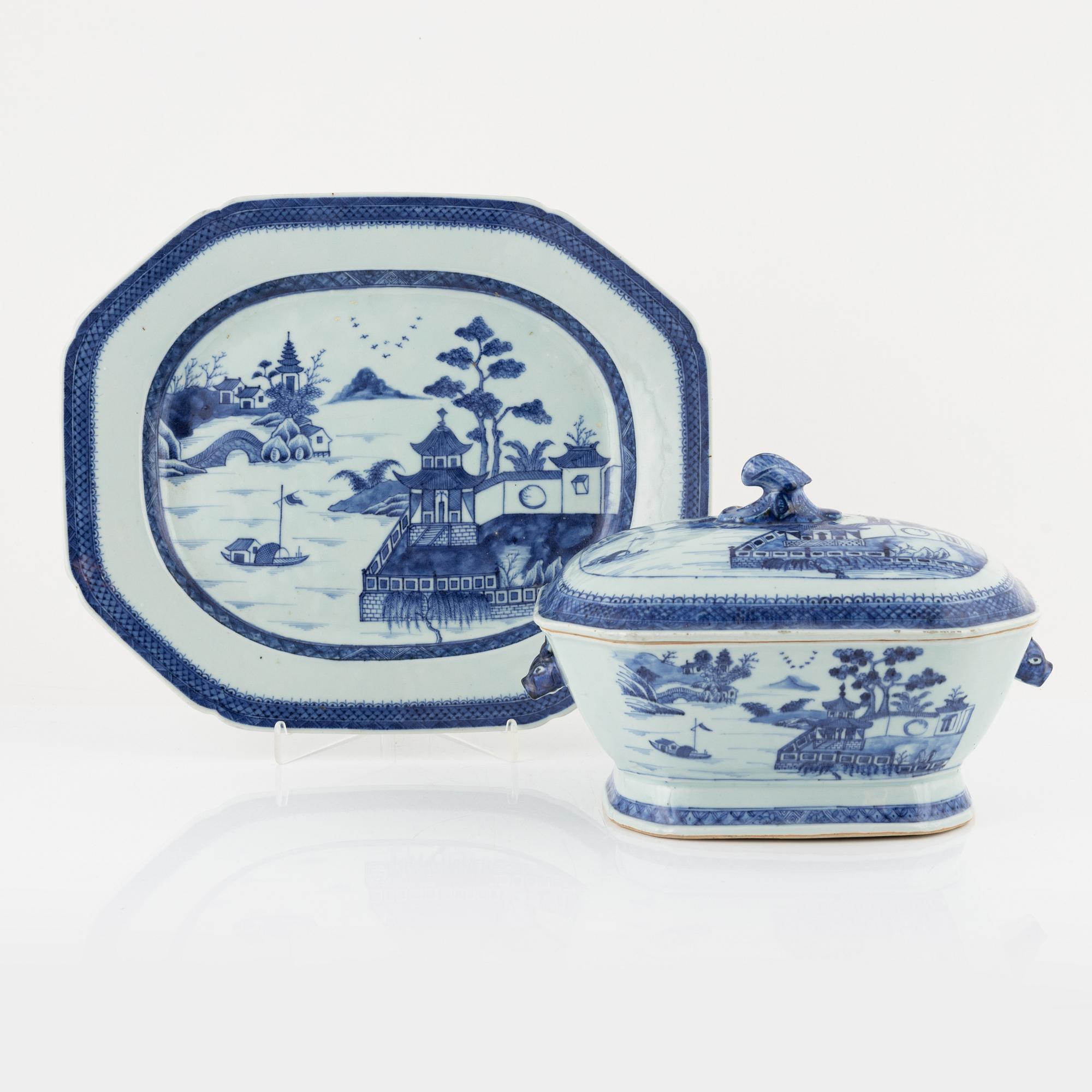 A blue and white porcelain tureen with lid and stand, China, Qianlong (1736-95).