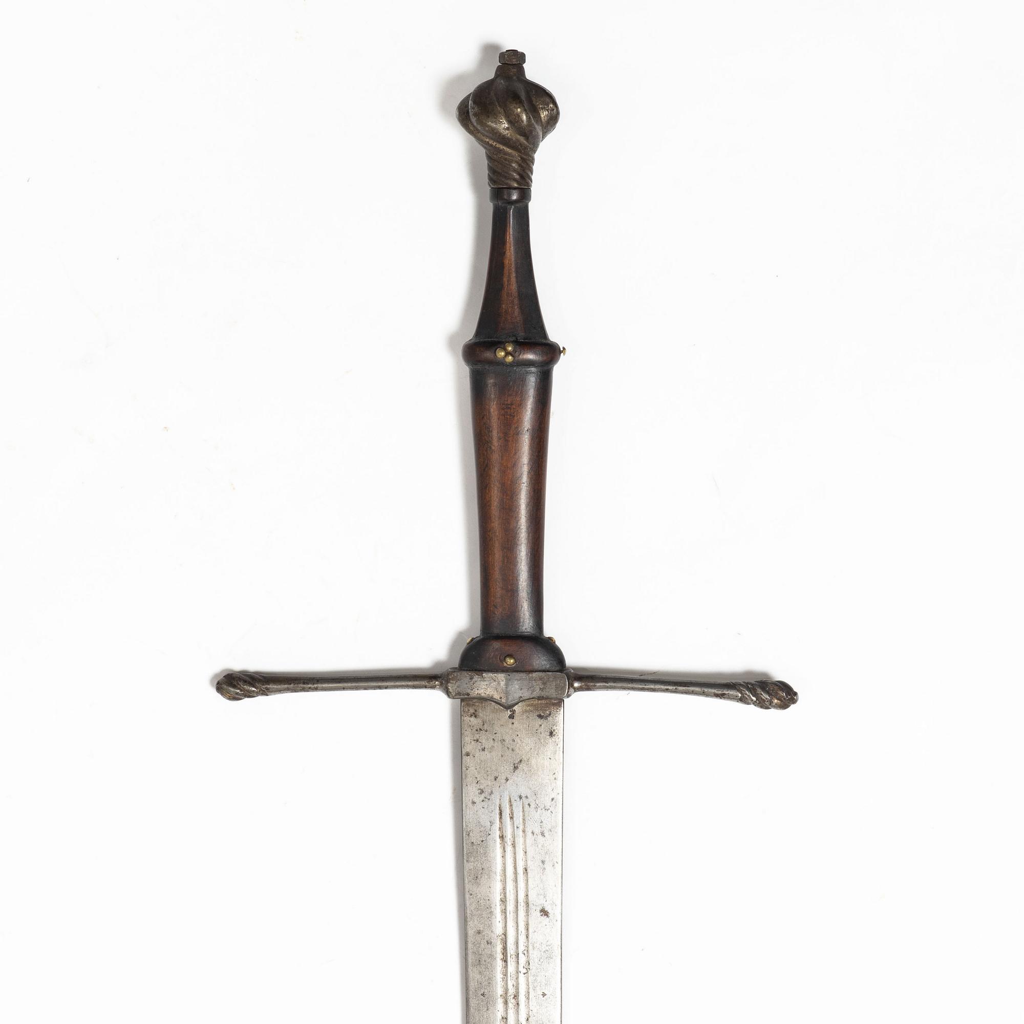 Tvåhandssvärd, 1800-tal med äldre delar.