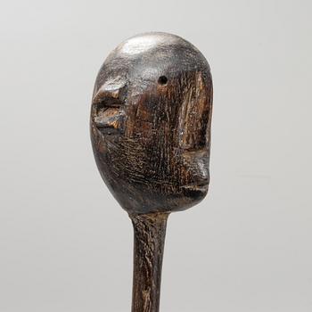 Skulpturer, 12 st, enligt uppgift b.la från Makonde, Tanzania, Luba, Kongo, Dogon, Mali m.m, 1900-talets andra hälft.