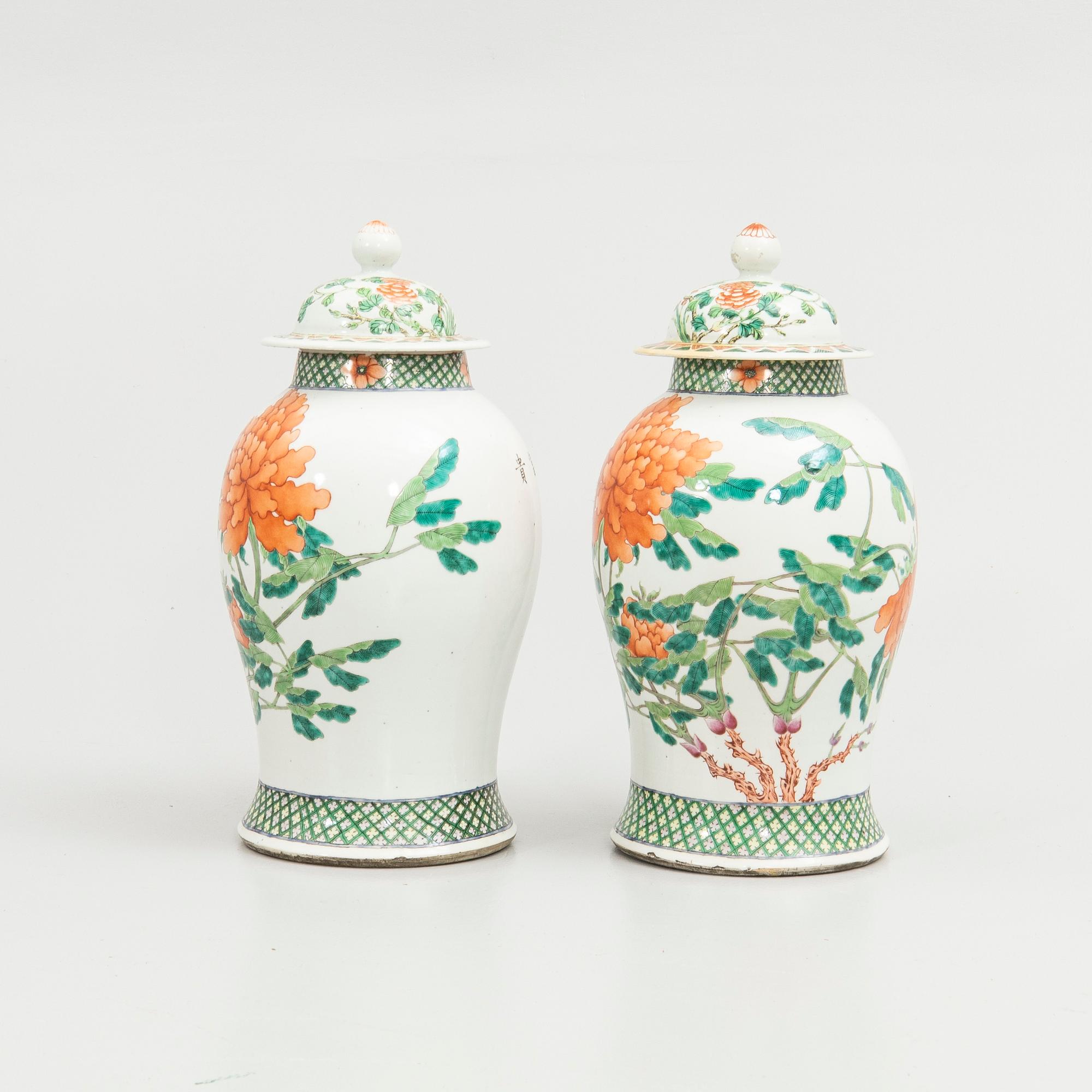 Lock urns, a pair, porcelain, China, 20th century.