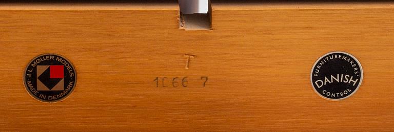 MÖLLER MODELS, matbord, palisander, 1960-tal, Cites-intyg medföljer.