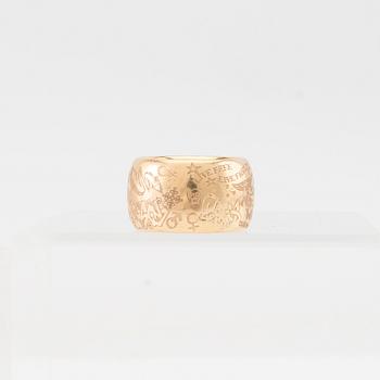 An 18K gold "Nubien Heritage grafitti ring" by Håkan Orrling Art Metall Helsingborg.