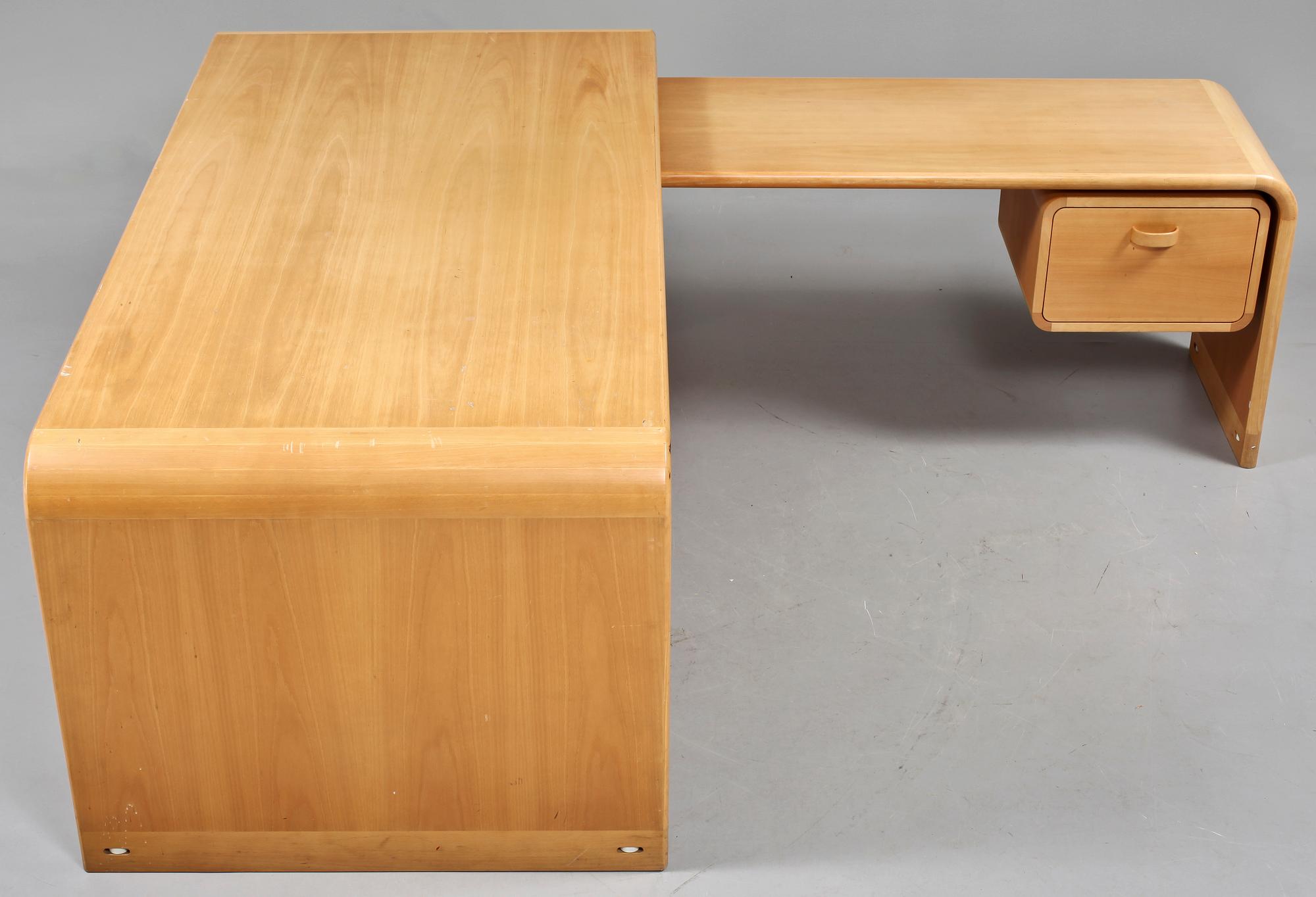 SKRIVBORD samt HURTS, Rud Thygesen och Johnny Sørensen för Erik Boisen, modellen lanserad 1982.