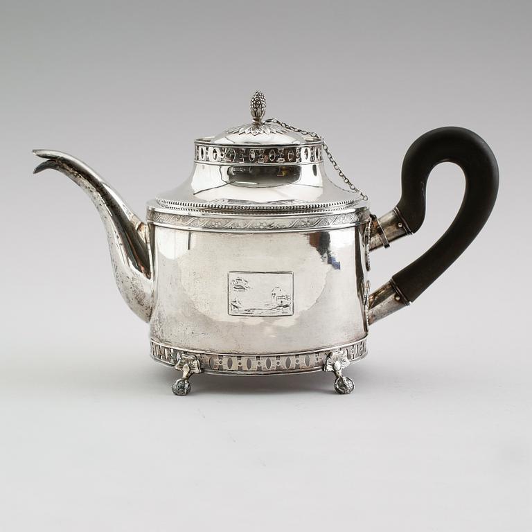 TEKANNA, silver, Olof Hagrelius, Mariefred 1820. Vikt ca 723 gram.