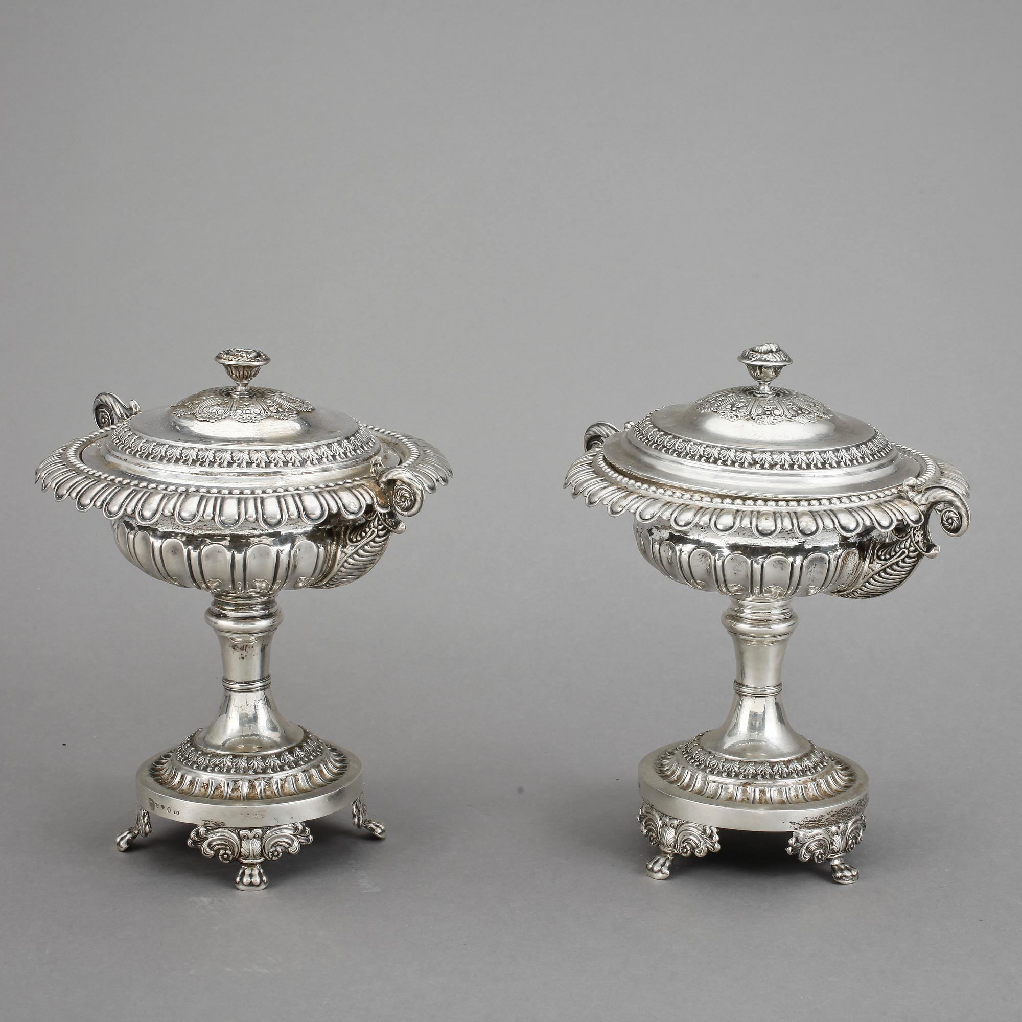 SOCKERSKÅLAR med LOCK, ett par, silver. Anders Lundqvist, Stockholm 1836. Ca 1737 gram.