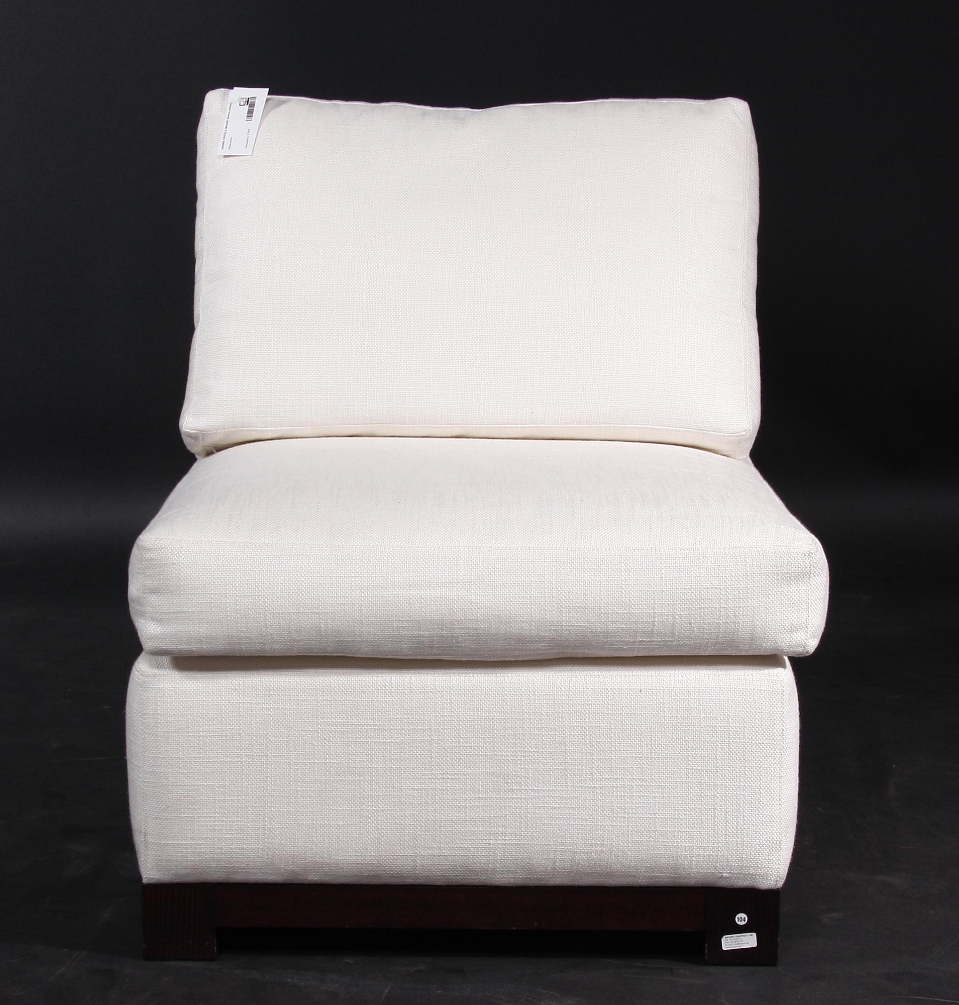 FÅTÖLJ. Modell: Berma.