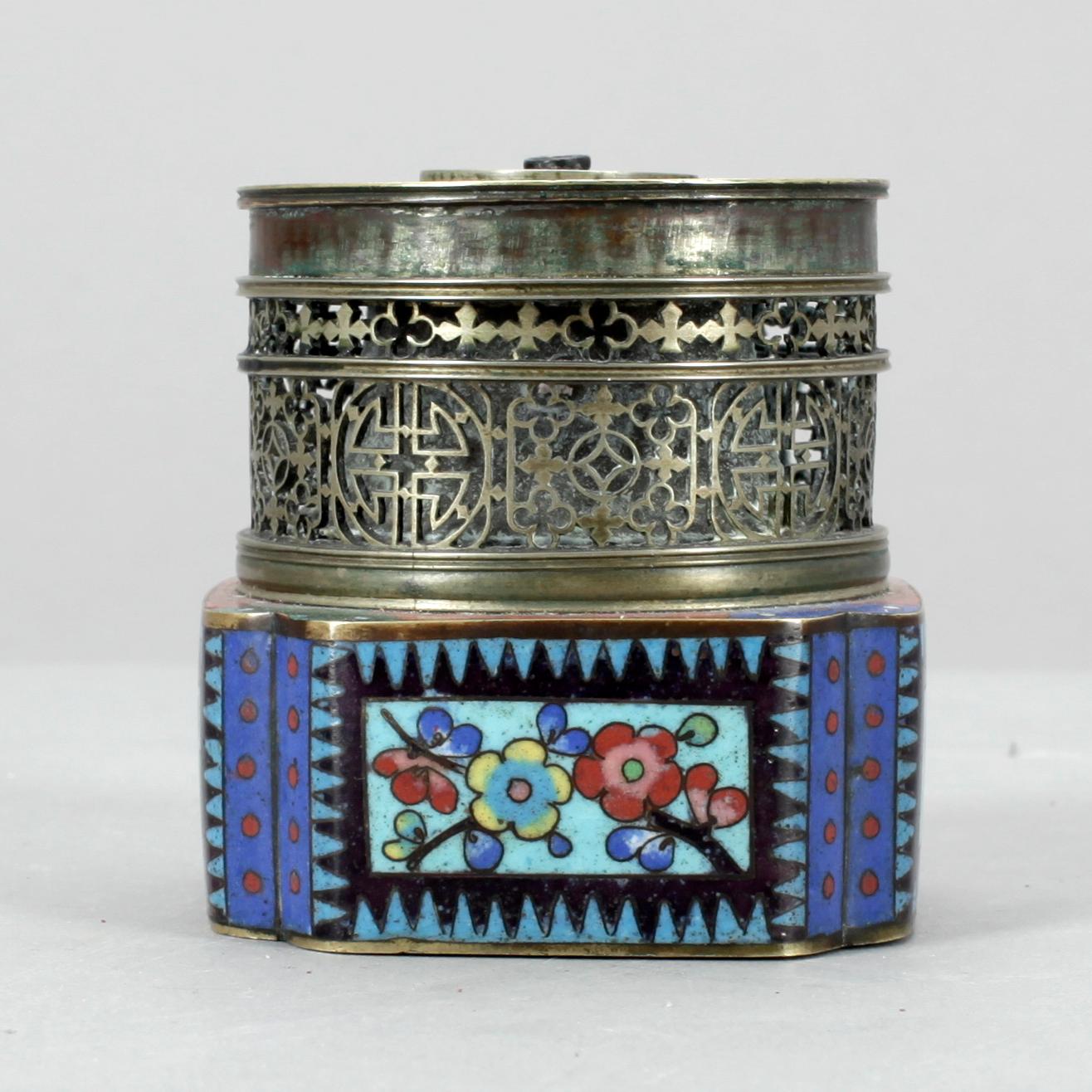 SPRITBRÄNNARE, silver och cloisonné, Kina, 1800/1900-tal.
