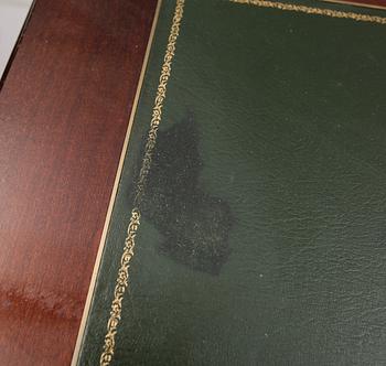 SKRIVBORD, gustaviank stil, 1900-talets andra hälft.