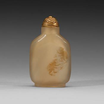 A silhouette chalcedony snuff bottle, Qing dynasty, 19th century.