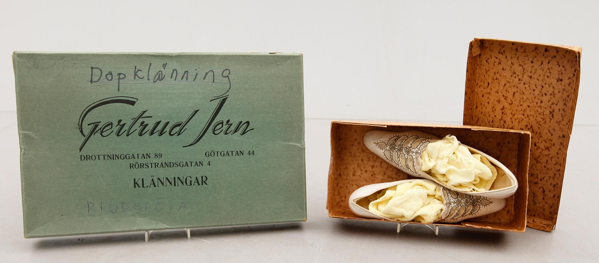 SKOR OCH BRUDSLÖJA, 1800-tal.
