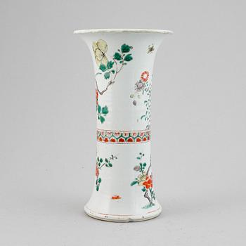 A famille verte trumpet vase, Qing dynasty, Kangxi (1662-1722).