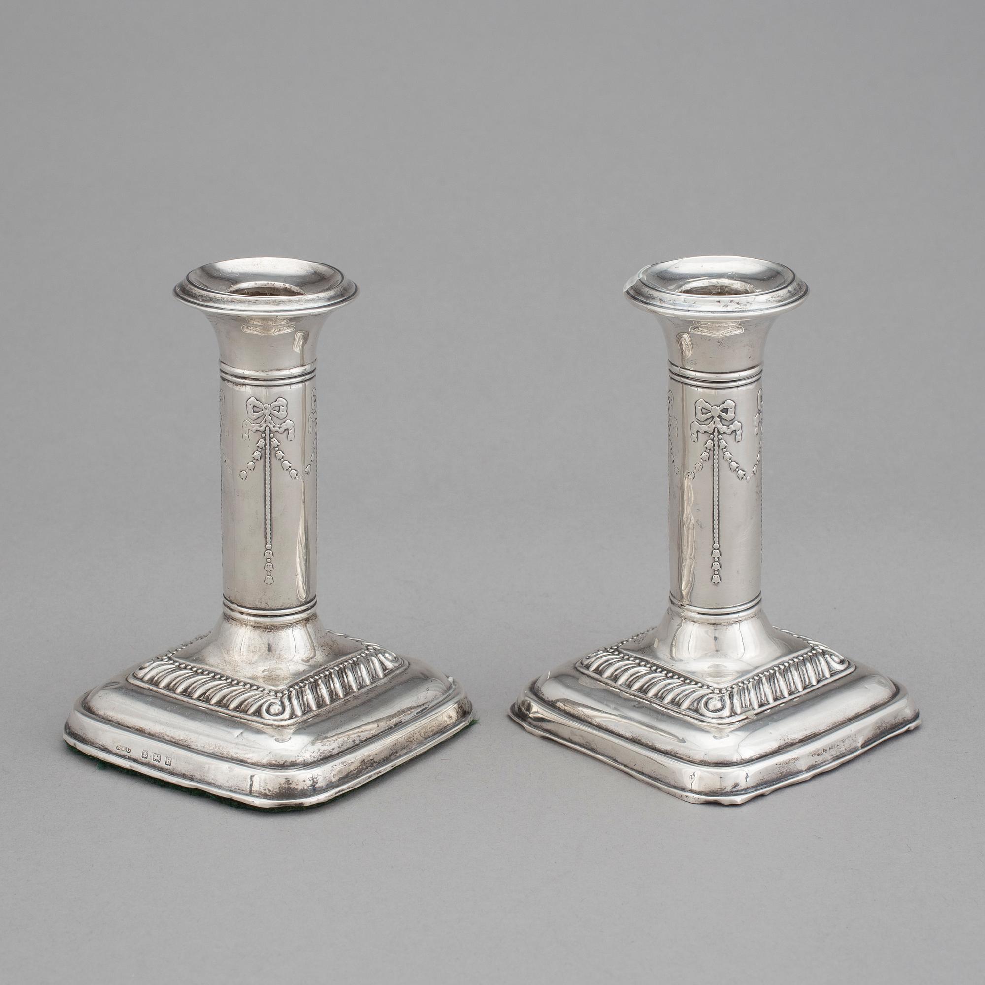 LJUSSTAKAR, ett par, silver, Birmingham, 1907.