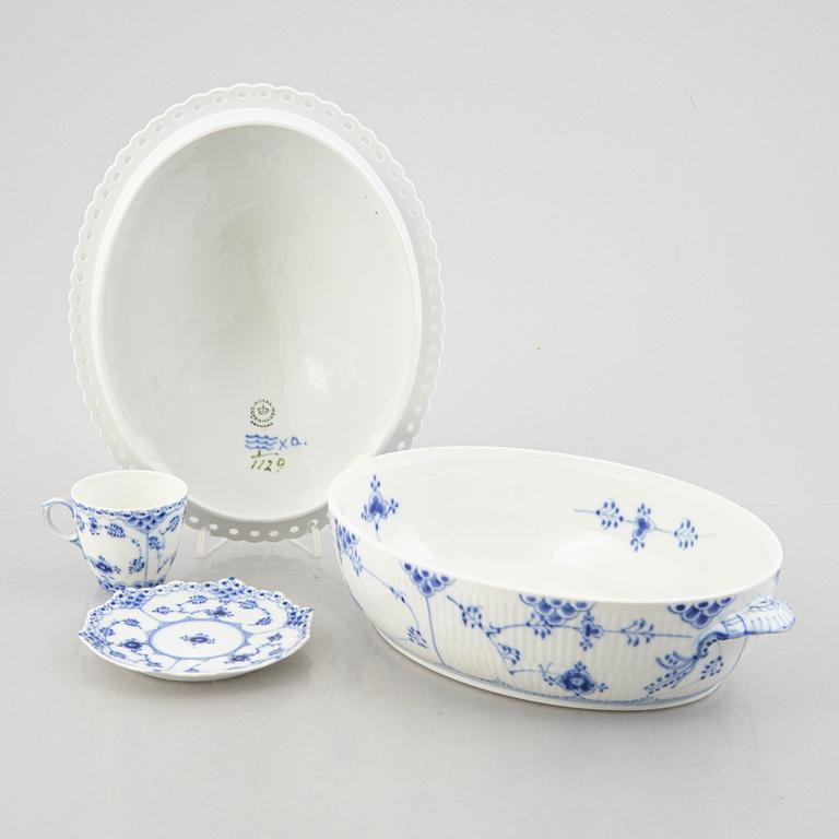 Royal Copenhagen, an 82-piece dinner and coffee service, 'Musselmalet Full Lace', Denmark.