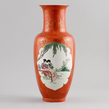 VAS, porslin, Kina, 1900-tal.