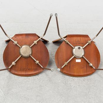 Arne Jacobsen, a pair of 'Sjuan' chairs, Fritz Hansen, 1960's.