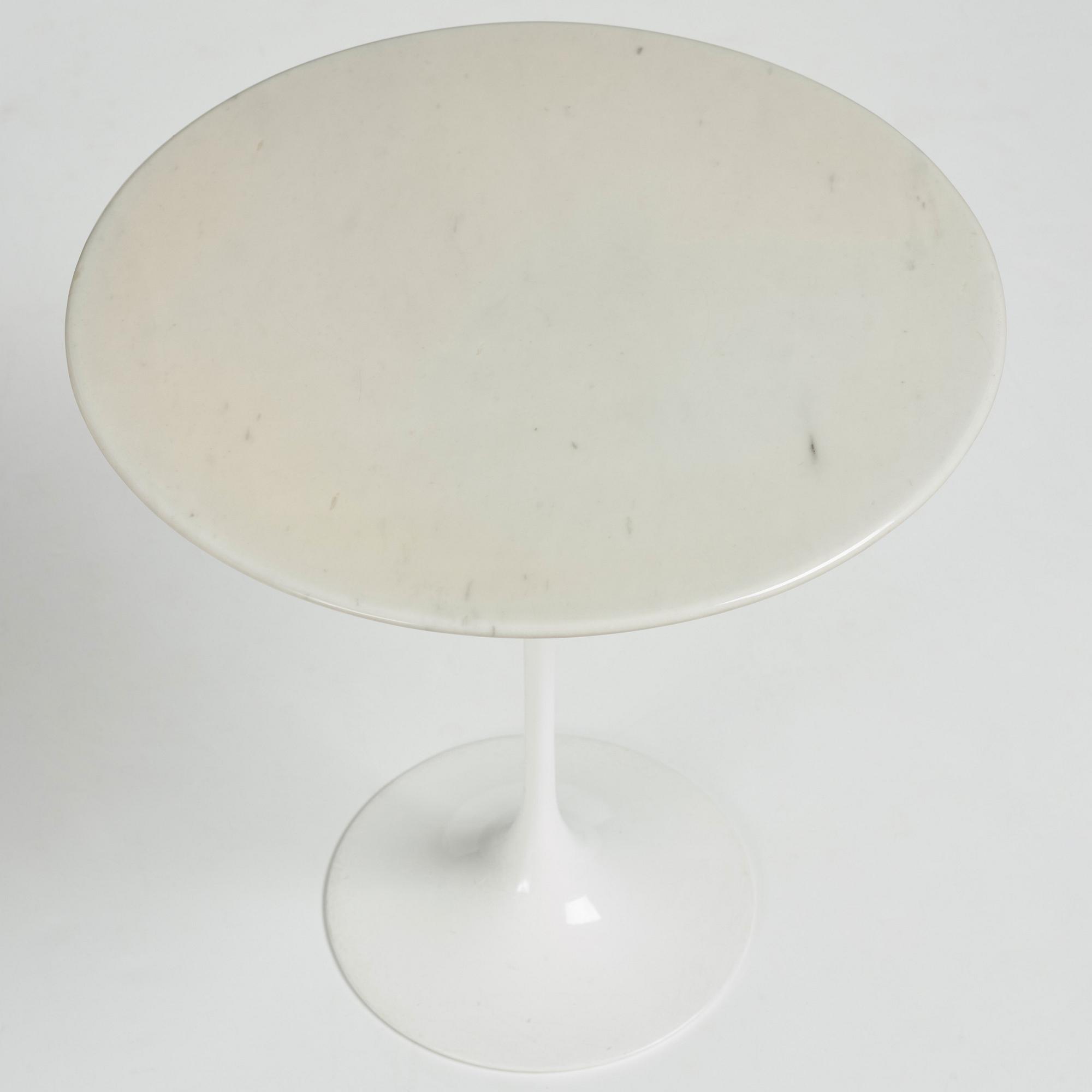 Eero Saarinen, a "Tulip" table for Knoll International, 1960-70's.