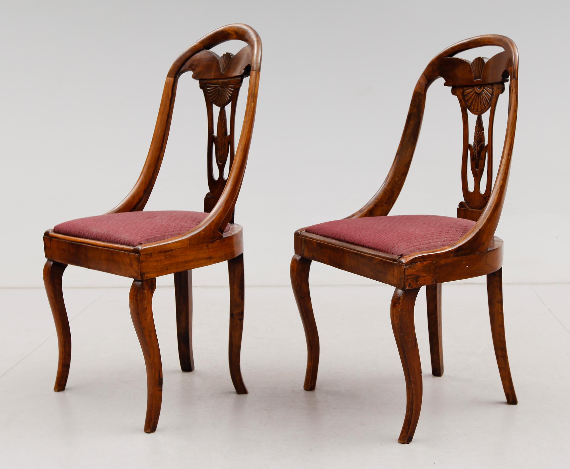 STOLAR, 2 st snarlika, England, 1800-talets andra hälft.